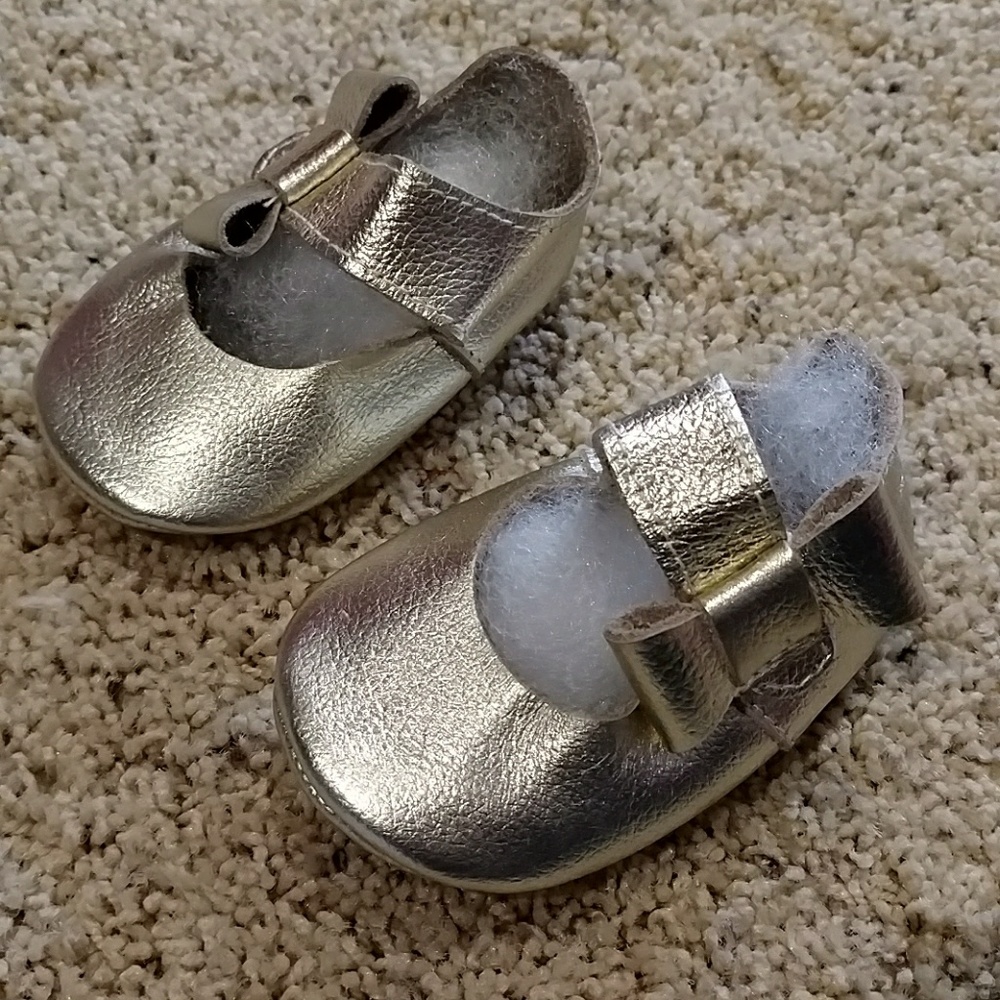 Gold slippers - Picture 2 of 2